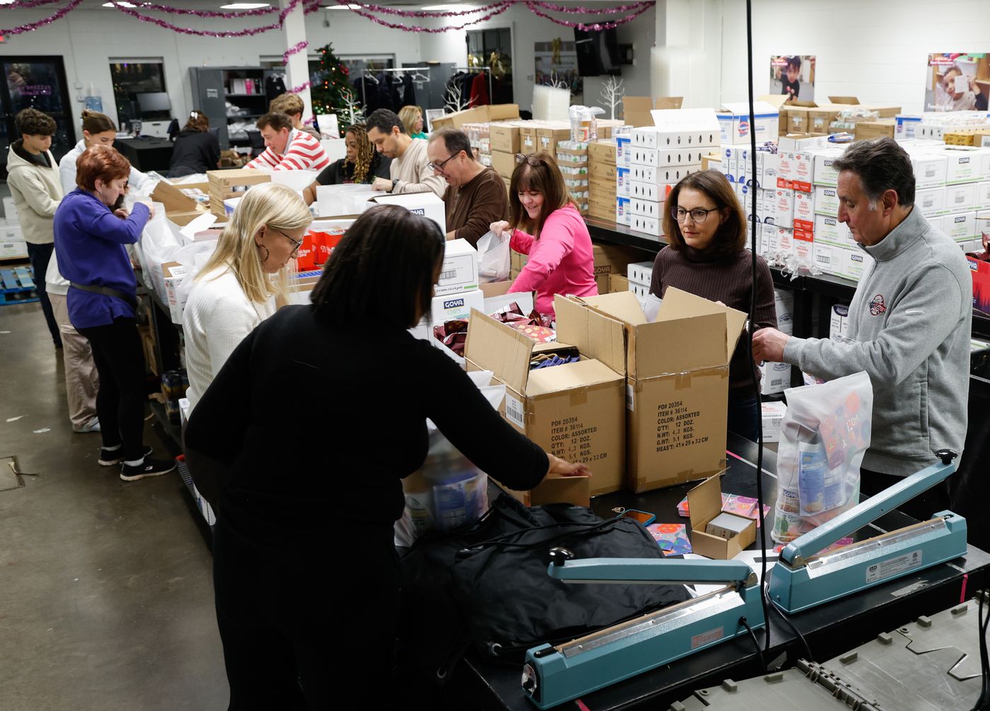 Rep. Marra, Volunteers "Filling in the Blanks" for the Holidays